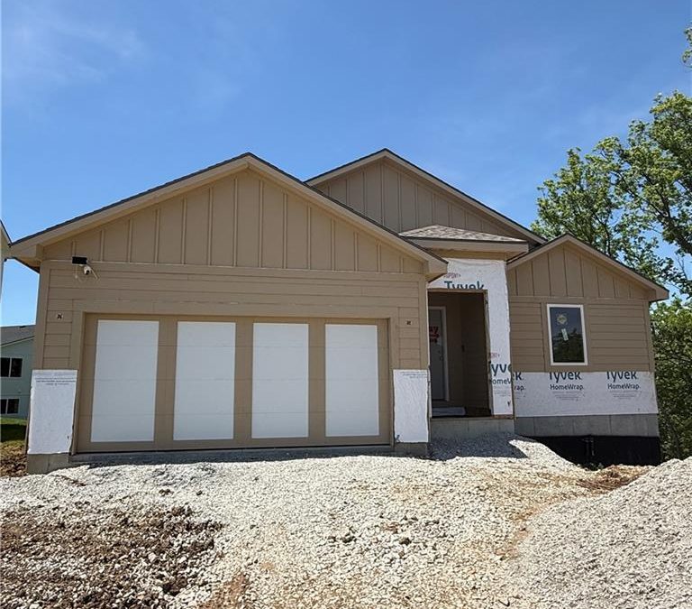 Active | Open House: Sat, Aug 22, 2026 01:00 PM – 04:00 PM | 2002 SE Oak Ridge Drive, Oak Grove, MO 64075