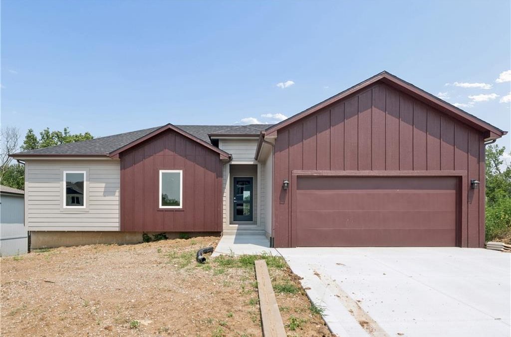 Active | Open House: Sat, Aug 22, 2026 01:00 PM – 04:00 PM | 612 SE 21st Street, Oak Grove, MO 64075
